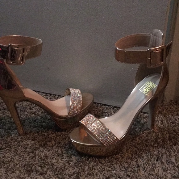 Heels - Picture 4 of 4